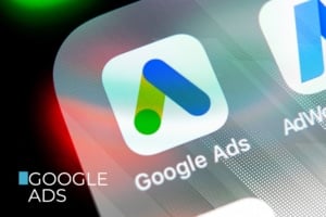 Comparison chart illustrating paid search click-through rate decline caused by AI Overview search results