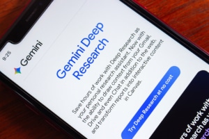 Comparison table showing differences between traditional SEO rankings and AI citation optimization methods for B2B companies